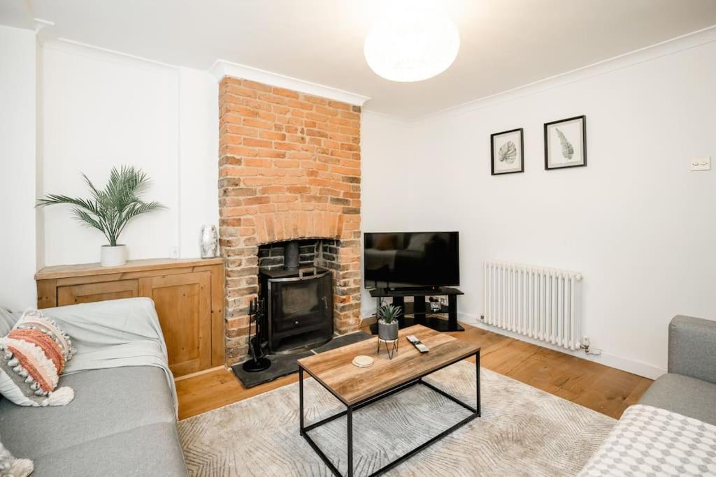 3 Bedroom Home Close To Town Centre With Wifi & Garden 皇家滕布里奇韦尔斯 外观 照片